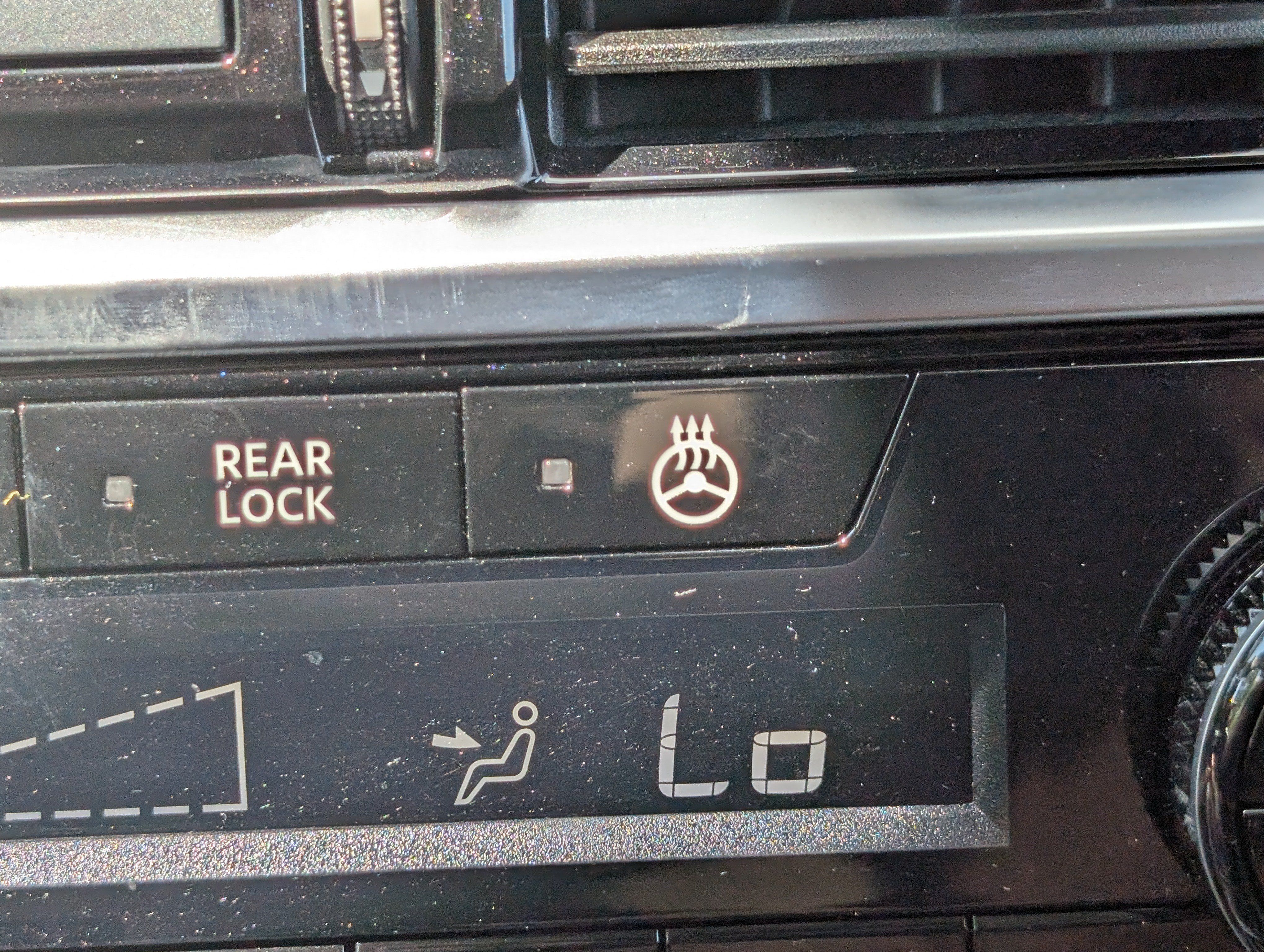 Used 2025 Nissan Pathfinder SL FWD image 34