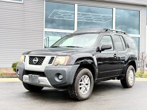 Used 2011 Nissan Xterra X image 2