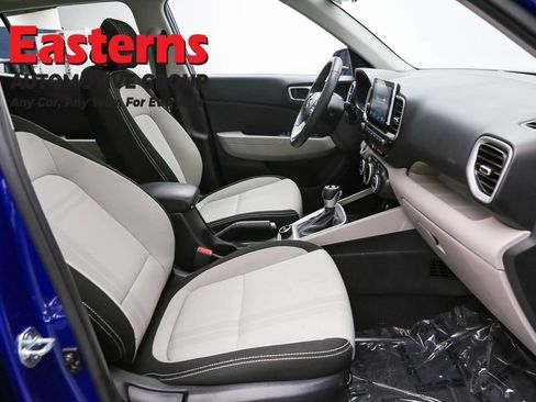 Used 2025 Hyundai Venue SEL image 25