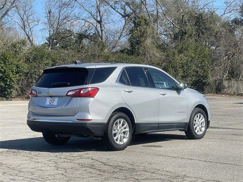 Used 2018 Chevrolet Equinox LT image 3