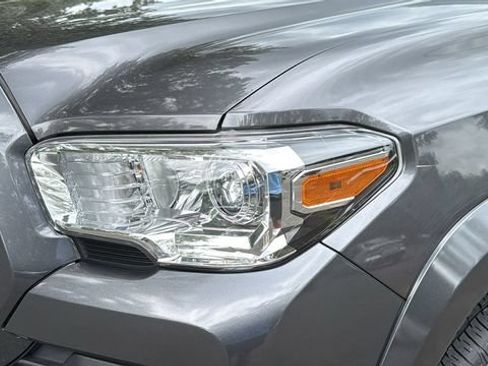 Used 2022 Toyota Tacoma SR5 AWD/4WD image 7