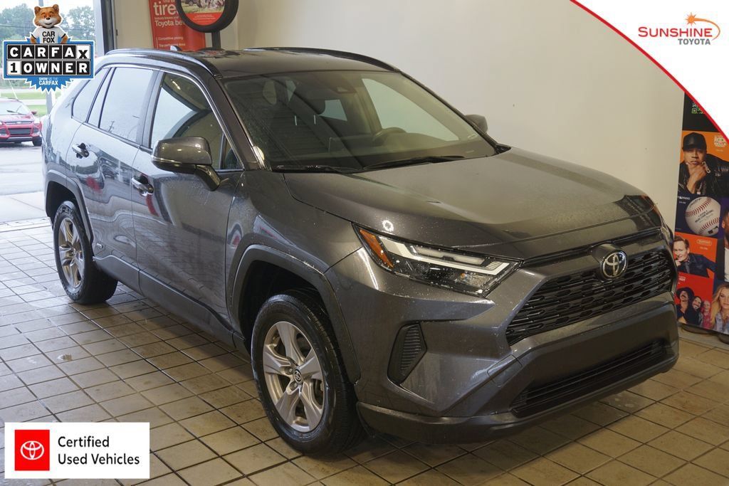 Used 2025 Toyota RAV4 XLE AWD/4WD image 1