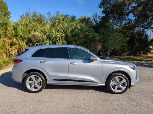 Certified 2025 Audi Q5 Premium Plus w/ Premium Plus image 3