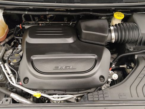 Used 2021 Chrysler Voyager Lxi image 30