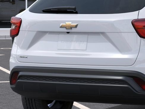 New 2026 Chevrolet Trax LS w/ LS Convenience Package FWD image 14