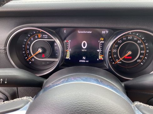 Used 2020 Jeep Wrangler Unlimited Sahara AWD/4WD image 28
