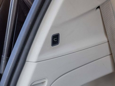 Used 2017 Chrysler Pacifica Touring Plus w/ Tire & Wheel Group image 15