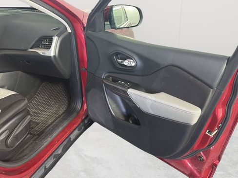 Used 2014 Jeep Cherokee Latitude w/ Comfort/Convenience Group AWD/4WD image 16