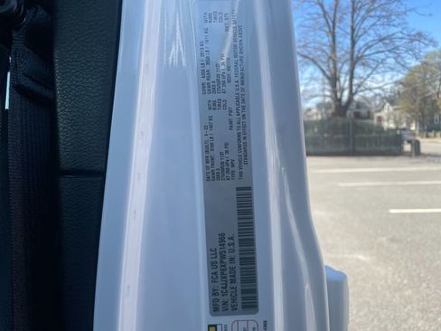 Used 2023 Jeep Wrangler Sahara image 32