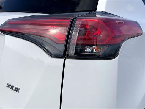 Used 2018 Toyota RAV4 XLE FWD image 30