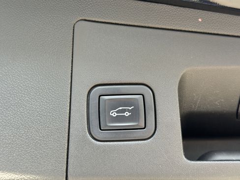 Certified 2022 Cadillac XT5 Sportv w/ Technology Package image 12