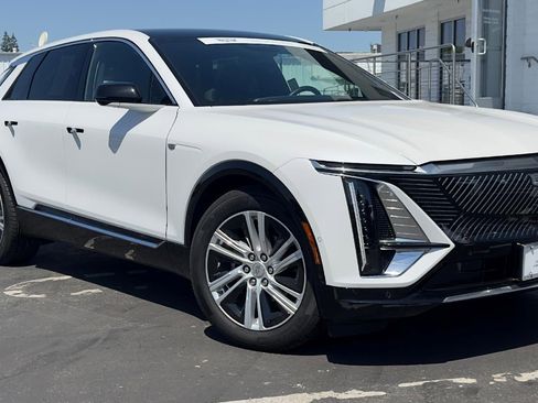 Certified 2024 Cadillac Lyriq Tech w/ Driver Assist Package AWD/4WD image 1