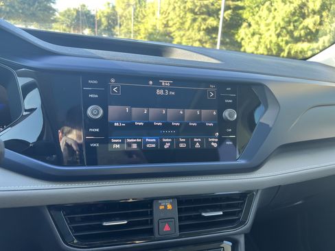 Used 2024 Volkswagen Taos SE w/ Panoramic Sunroof Package FWD image 20