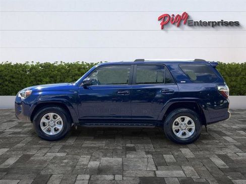 Used 2022 Toyota 4Runner SR5 RWD image 3
