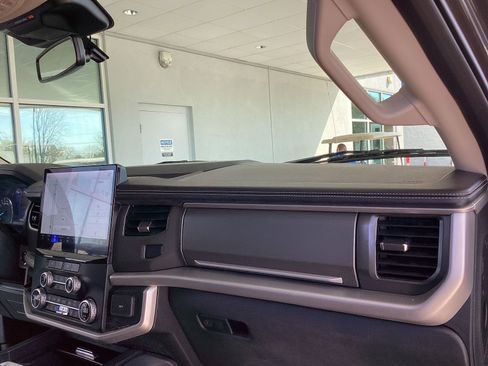 Used 2024 Ford Expedition Max XLT image 16