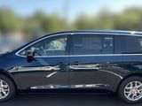 New 2025 Chrysler Pacifica Select image 3