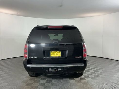 Used 2007 GMC Yukon Denali AWD/4WD image 2