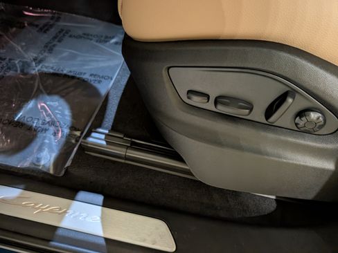 New 2026 Porsche Cayenne image 17