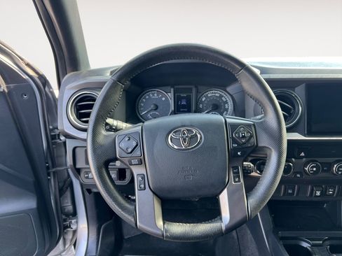Used 2019 Toyota Tacoma TRD Off-Road AWD/4WD image 12