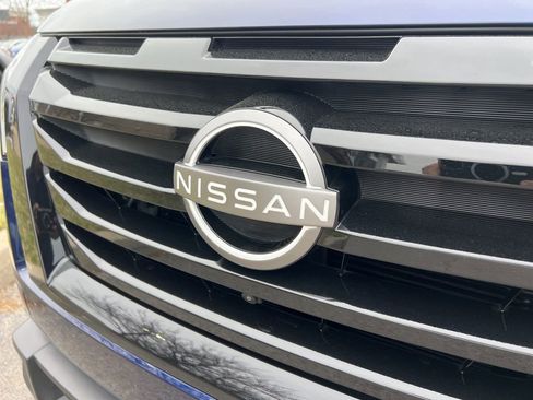 Used 2024 Nissan Pathfinder Platinum w/ Lighting Package (N93) image 10