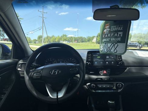 Used 2019 Hyundai Elantra GT FWD image 18