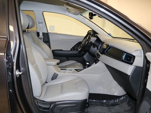 Used 2018 Kia Niro EX Premium image 18