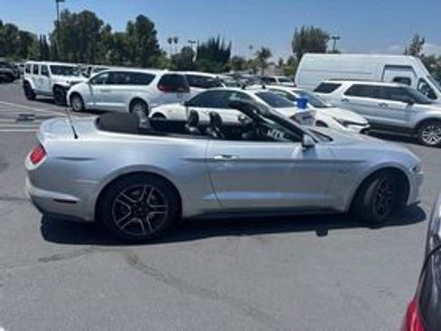 Used 2018 Ford Mustang GT Premium RWD image 4