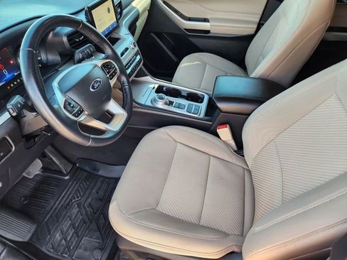 Used 2023 Ford Explorer XLT image 13