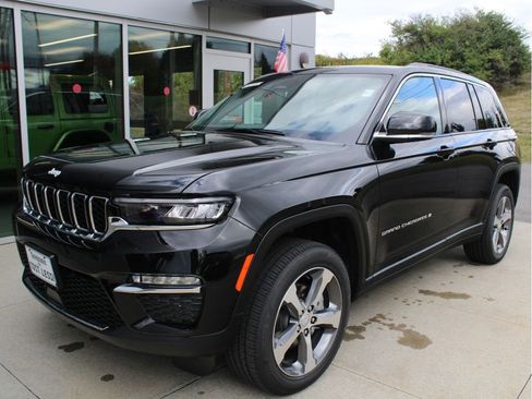 New 2025 Jeep Grand Cherokee Limited w/ Trailer Tow Package image 3