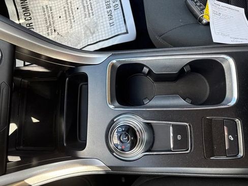Used 2017 Ford Fusion SE FWD image 16