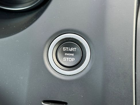 Used 2020 Jaguar E-PACE SE image 34