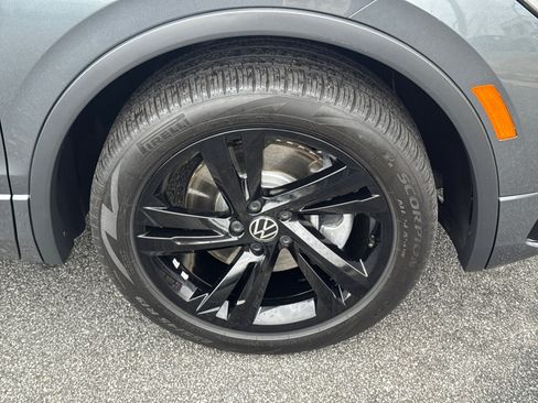 Used 2024 Volkswagen Tiguan SE R-Line image 12