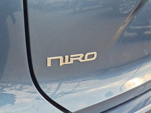 Used 2025 Kia Niro EX FWD image 33