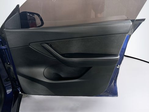 Used 2022 Tesla Model Y Long Range AWD/4WD image 31