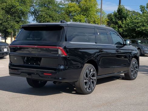 New 2026 Lincoln Navigator L Reserve AWD/4WD image 3