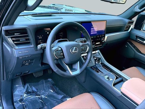 Used 2024 Lexus GX 550 w/ Accessory Package (2T) AWD/4WD image 30