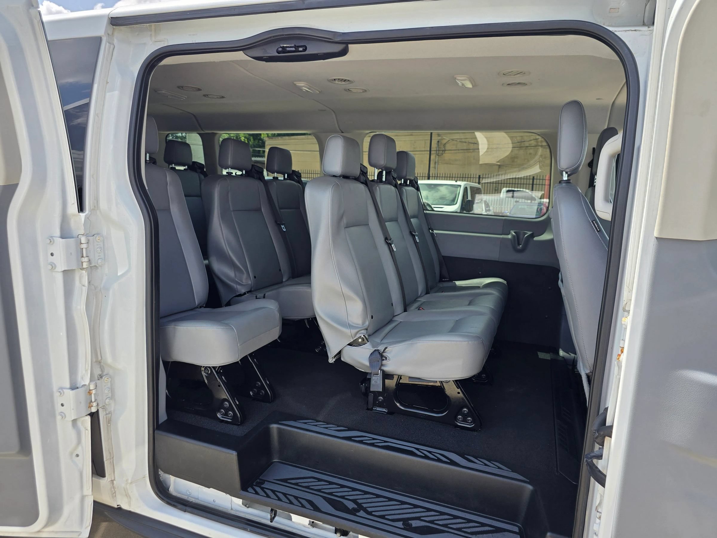 Used 2018 Ford Transit 350 XL RWD image 25