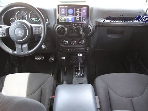 Used 2018 Jeep Wrangler Unlimited Sport S AWD/4WD image 13