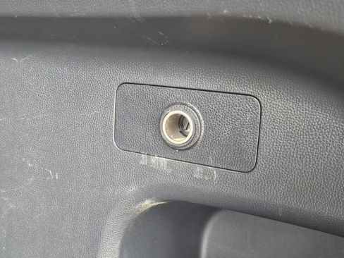 Used 2021 Toyota RAV4 XLE image 29