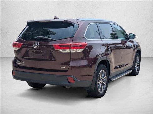 Used 2019 Toyota Highlander XLE FWD image 5