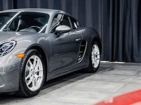 Used 2022 Porsche 718 Cayman image 7