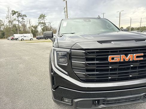 Used 2023 GMC Sierra 1500 Elevation image 9