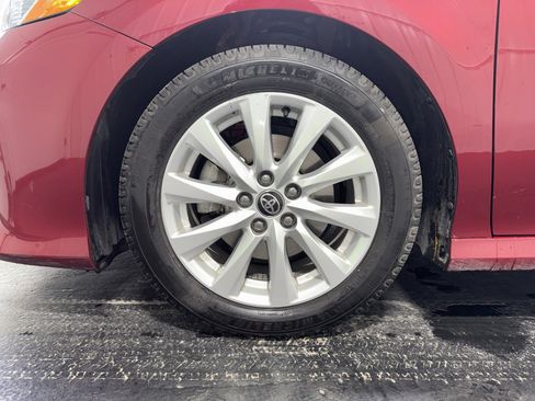 Used 2020 Toyota Camry LE image 6