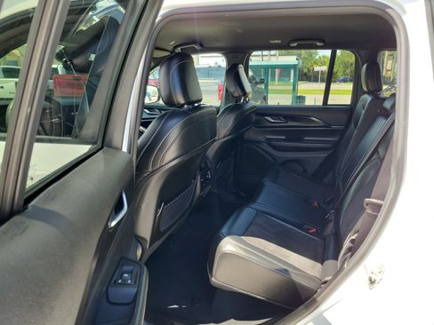 Used 2024 Jeep Grand Cherokee Altitude RWD image 13