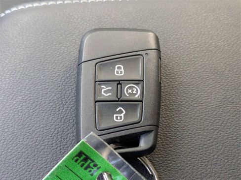 Certified 2023 Volkswagen Taos SE image 41