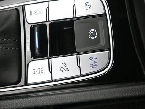 Used 2025 Hyundai Tucson SE image 19