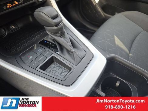 Used 2025 Toyota RAV4 XLE FWD image 22