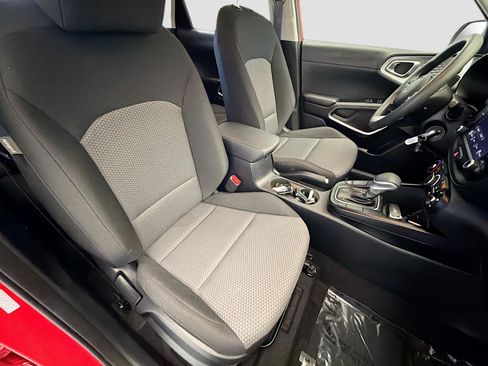 Used 2025 Kia Soul LX FWD image 15