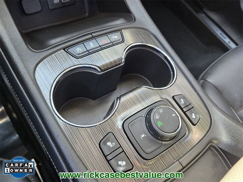 Used 2023 GMC Acadia SLT w/ Elevation Edition image 27