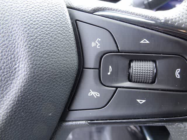 Used 2025 Chevrolet Trax LT FWD image 19